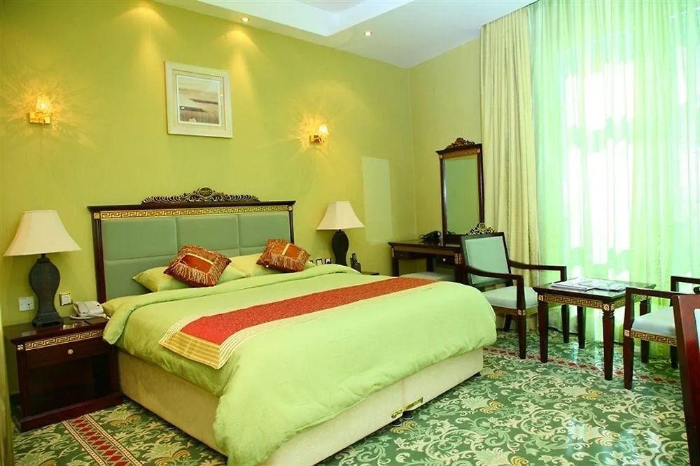 Golden Tulip Media Hotel Dubai 4*,